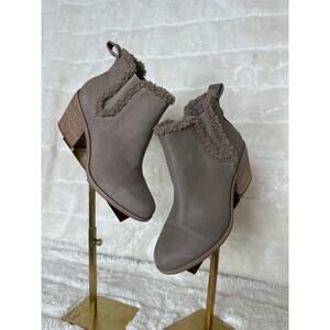 Tom’s Size 6.5 Everly Bootie Pull on Taupe Faux shearling Leather Women’s Gray